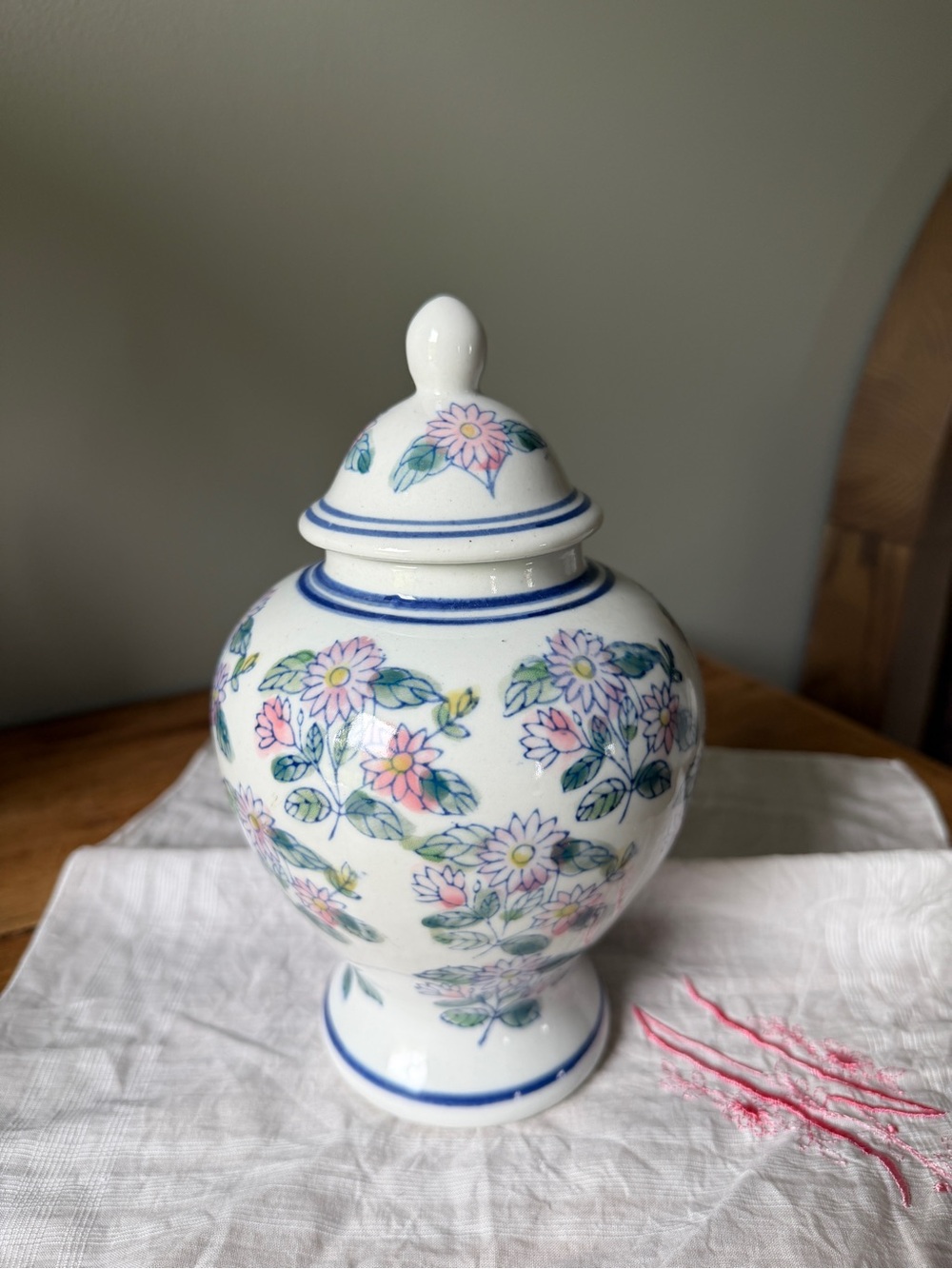 Vintage floral porcelain ginger jar with lid | English cottage | cottagcore